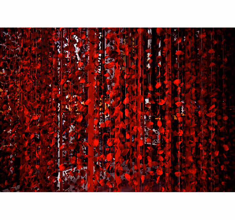Rød blomsterkaskade fototapet blomster - TenStickers