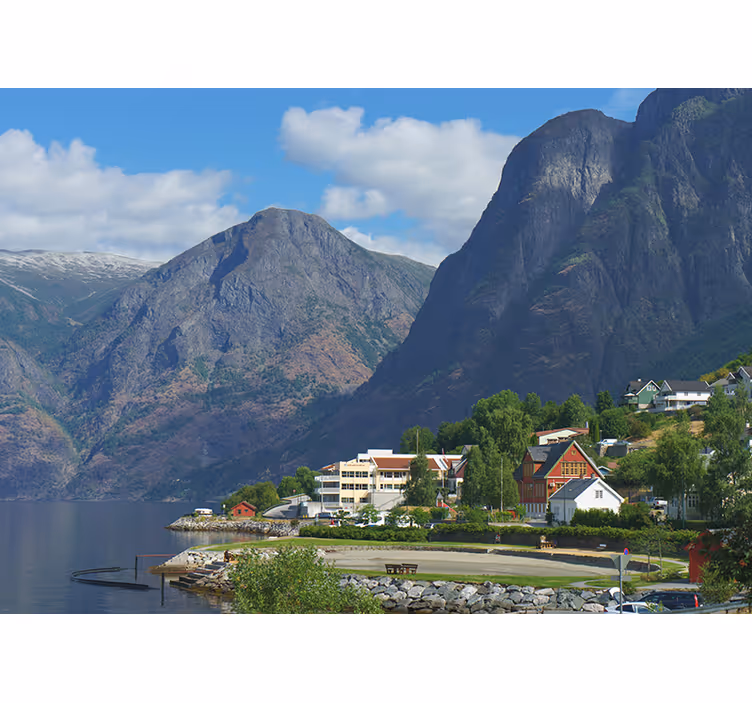 Huse med bjergudsigt landskab fototapet - TenStickers