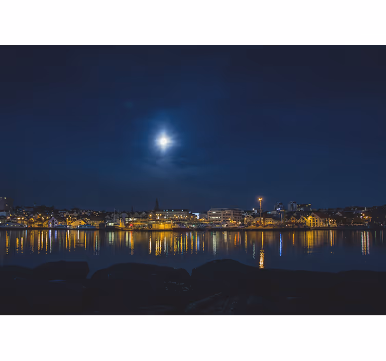 Månebelyste byrefleksioner fototapet af byer - TenStickers