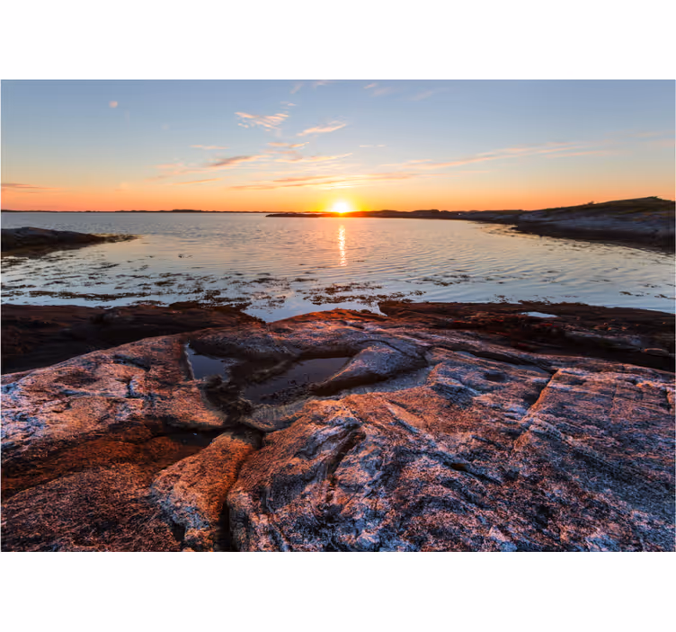Landskab fototapet rolig solnedgang over vand - TenStickers