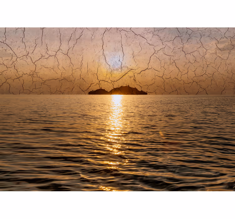 Fototapet bjerg skumring over havet - TenStickers