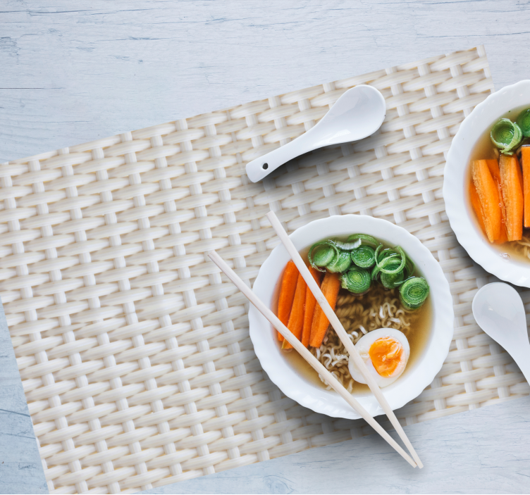 Hvide rattaneffekt teksturerede dækkeservietter - TenStickers