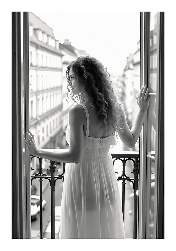 Dame om morgenen realistisk fotoplakat - TenStickers