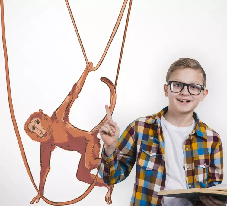 Baby abe svingende på en plante dyremærkat - TenStickers