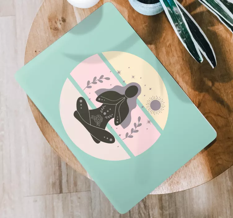 Mediterende kvindefigur klistermærke til bærbar - TenStickers