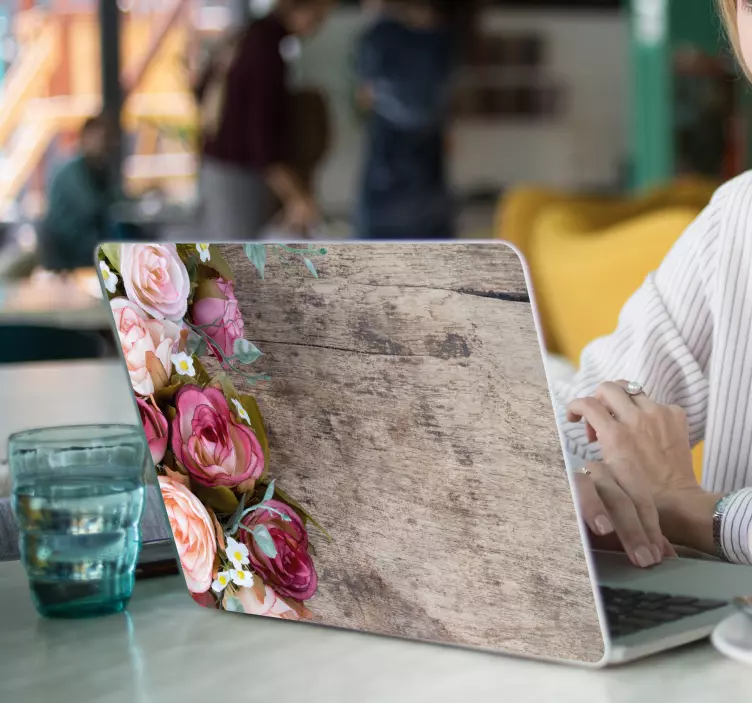 Roser på træ laptop klistermærke - TenStickers