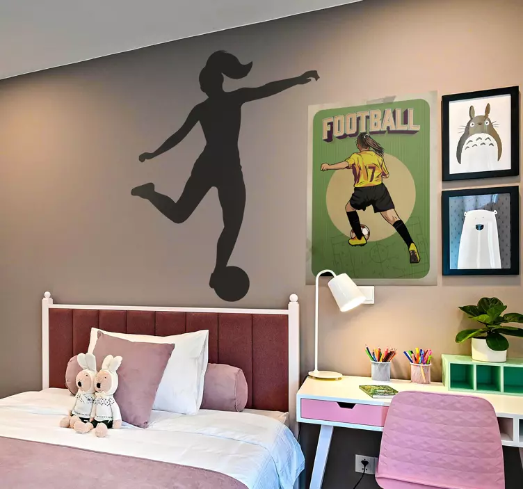 Silhuet af kvindelig fodboldspiller wallsticker - TenStickers