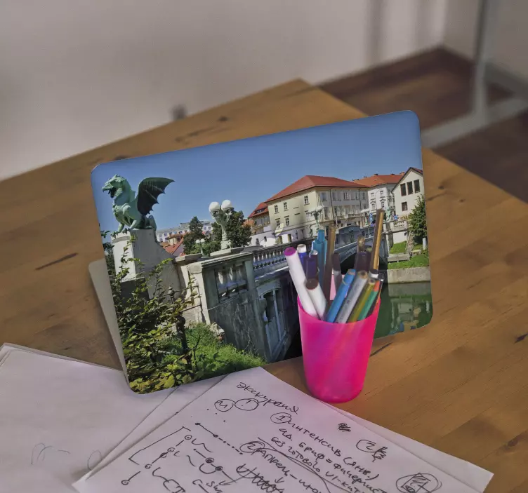 Udsigt over dragebroen klistermærke til bærbar - TenStickers