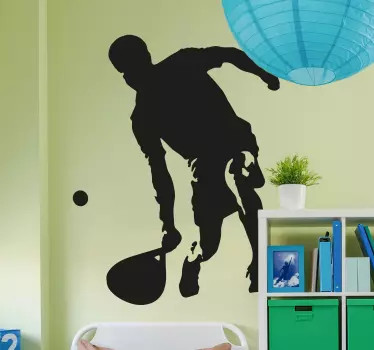 Padel-spiller med racket-vægindretning - TenStickers