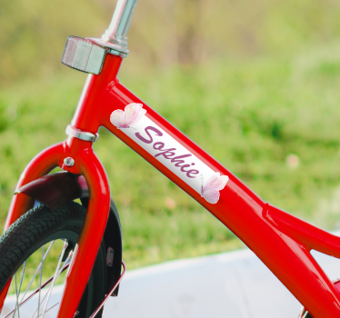 Små sommerfugle med navn klistermærke til cykel - TenStickers