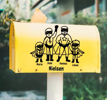 Tilpasset superheltefamilie postkasse klistermærke - TenStickers
