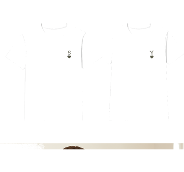 Par t-shirt med minimalistiske initialer - TenStickers