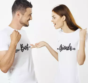 Bedste venner skriver pile, der matcher skjorter til par - TenStickers