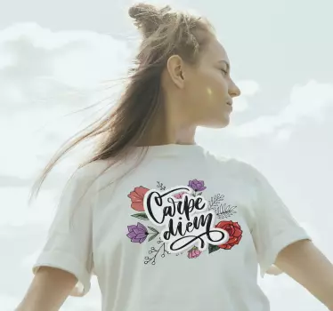 Carpe diem pink t-shirt med blomstermønster - TenStickers