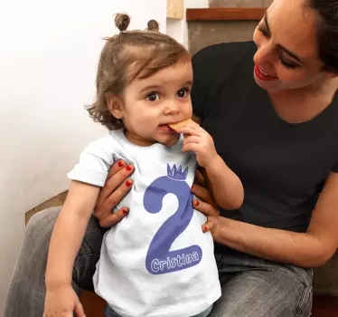 Fødselsdag t-shirt med navn og lilla nummer - TenStickers