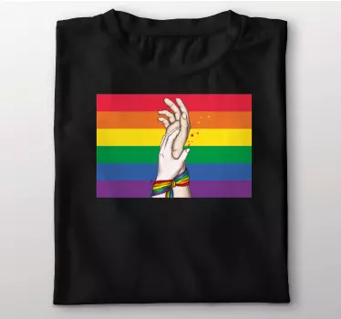 Menneskehænder og lgbt t-shirt med regnbue-bånd - TenStickers