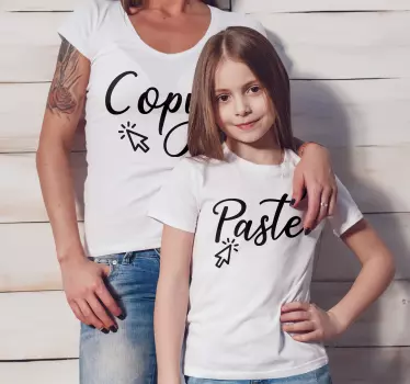 Mor og datter t-shirt kopi og indsæt sætning - TenStickers