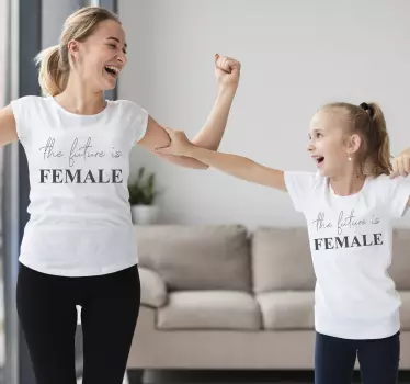 Mor og datter t-shirt styrkende fremtidsbudskaber - TenStickers