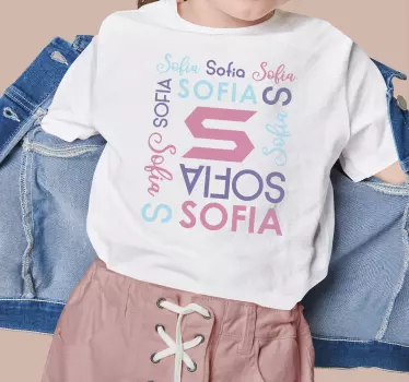Navn i forskellige skrifttyper T-shirts med navn - TenStickers