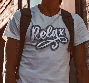 Original t-shirt i afslappende typografi stil - TenStickers
