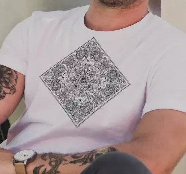 Original t-shirt med elegant paisley mønster - TenStickers