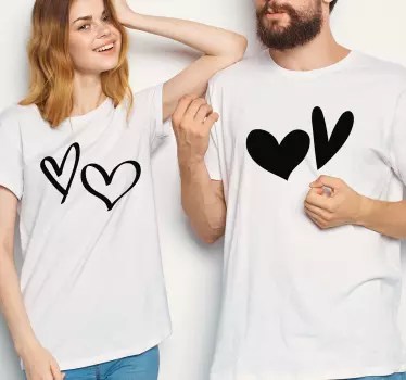 Par t-shirt med to hjerte symboler - TenStickers