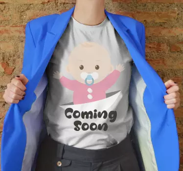 Sjovt kommer snart fødselsdag baby t-shirt - TenStickers