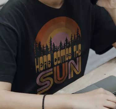 Solopgang skov grafik original t-shirt - TenStickers