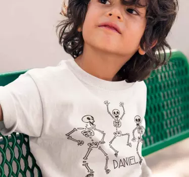 T-shirt uhyggelige skelet med et navn - TenStickers