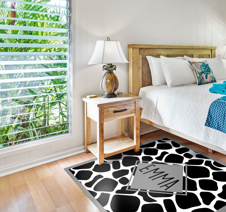 Sort og hvid giraf med navn vinyl tæppe til teenagere - TenStickers