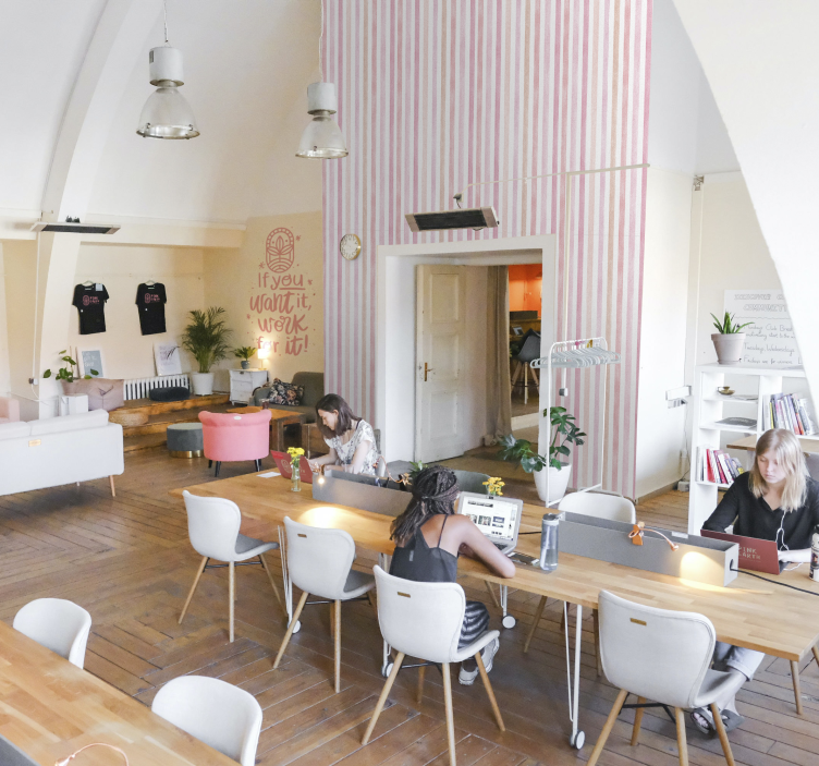 Lyserød akvarel lodrette striber tapet - TenStickers